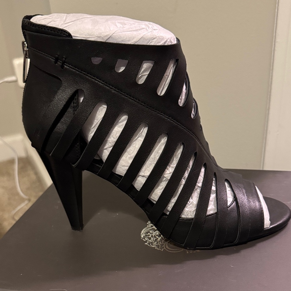 Vince Camuto Black Amendia Pump